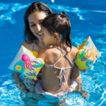 Aripioare de înot gonflabile Prieteni tropicali, 23×15 cm, 3–6 ani, Intex (58652) - imagine 2