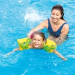 Aripioare de înot gonflabile Dinozaur, 23×20 cm, 3–6 ani, Intex (56664) - imagine 2