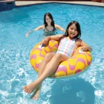 Colac gonflabil de înot cu mânere, 91 cm, max. 60 kg, 2 culori, 9+ ani, Intex (59256) - imagine 3